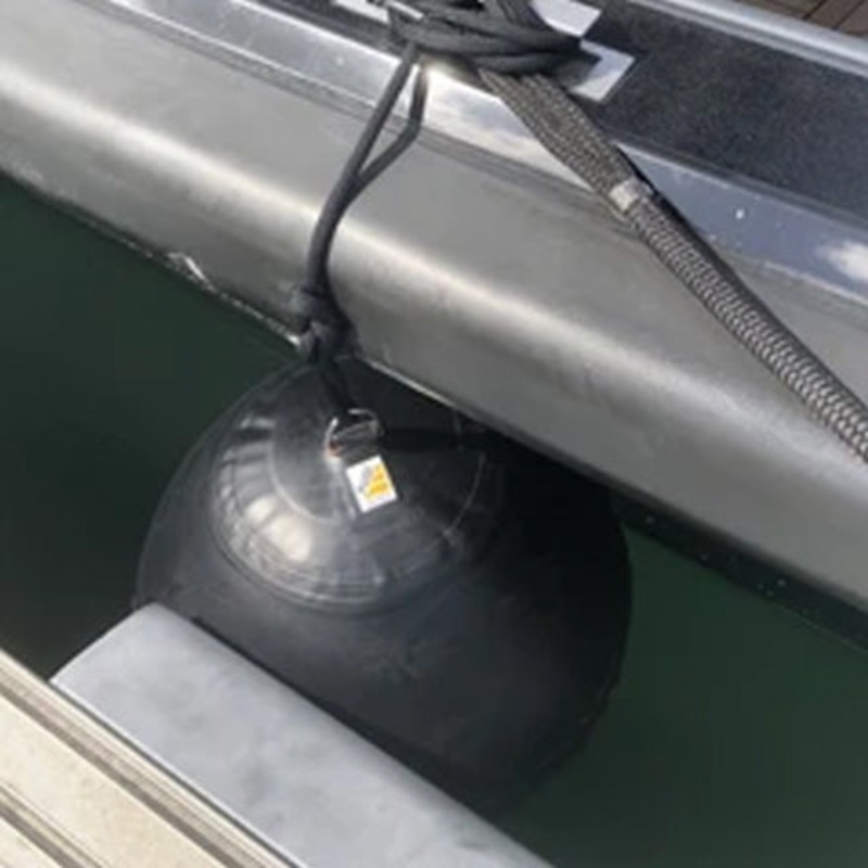 AERE’ Inflatable Ball Fender 18″ Ball (1.2 mil) Black
